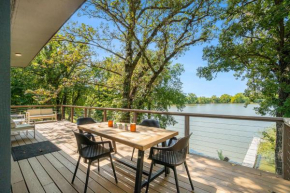 Lakefront Retreat~Hot Tub~Game Room~Fire Pit~ BBQ